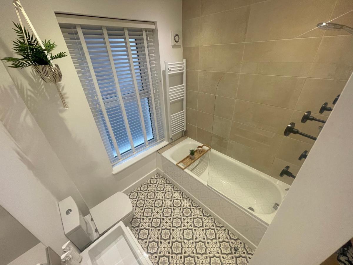 Seaview Flat With Balcony, Spacious 2 Bedroom Вётинг Экстерьер фото